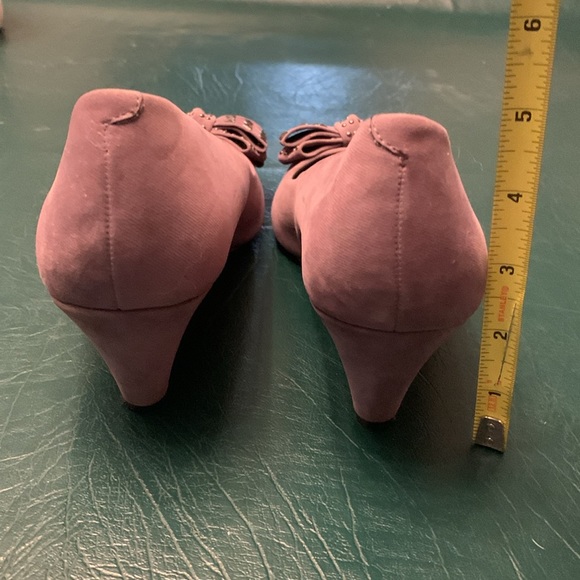 Gray Suede BCBGeneration Heels - Picture 4 of 6